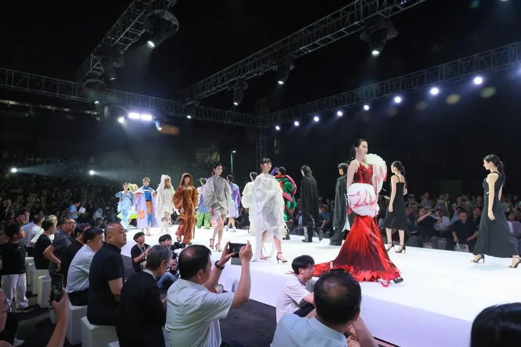 山東工藝美術學院2025設計藝術博覽會盛大開幕 